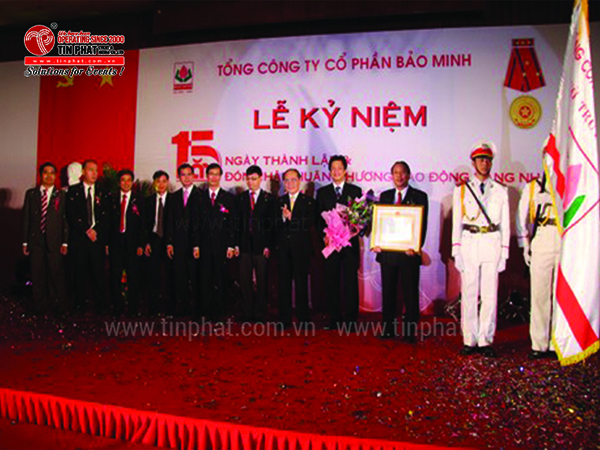 Lễ đón nhận huy chương